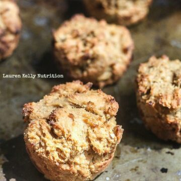 Peanut Butter Protein Muffins from Lauren Kelly Nutrition #cleaneating #healthy