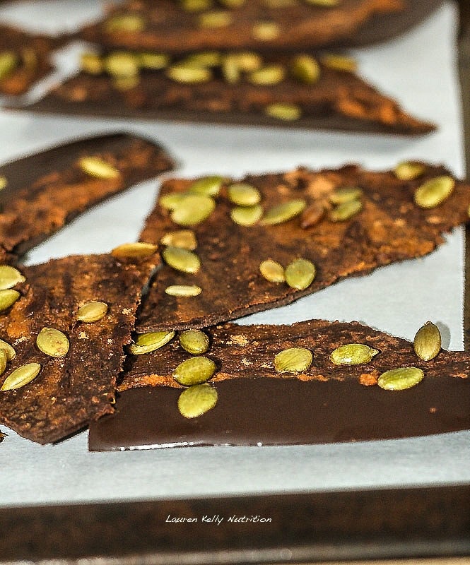 This 4 ingredient Pumpkin Dark Chocolate Bark is the perfect sweet and salty treat! www.laurenkellynutrition.com