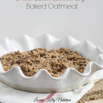 This Peanut Butter Chocolate Chip Baked Oatmeal takes minutes to prepare, is insanely delicious and tastes like a big, oatmeal cookie! #glutenfree #vegan #dairyfree