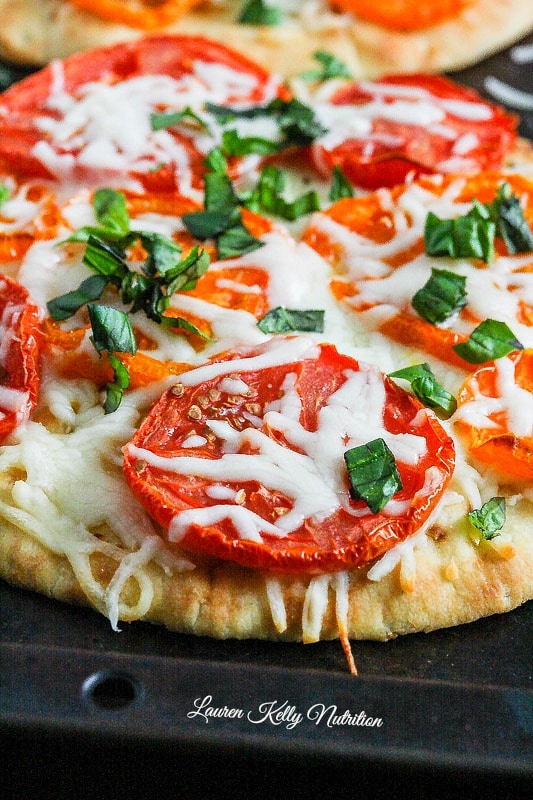 This Roasted Tomato and Basil Pizza is easy to make and delicious! www.laurenkellynutrition.com