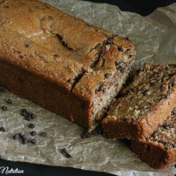 This Peanut Butter Chocolate Chip Banana Bread is gluten-free, easy to make and crazy delicious! www.laurenkellynutrition.com