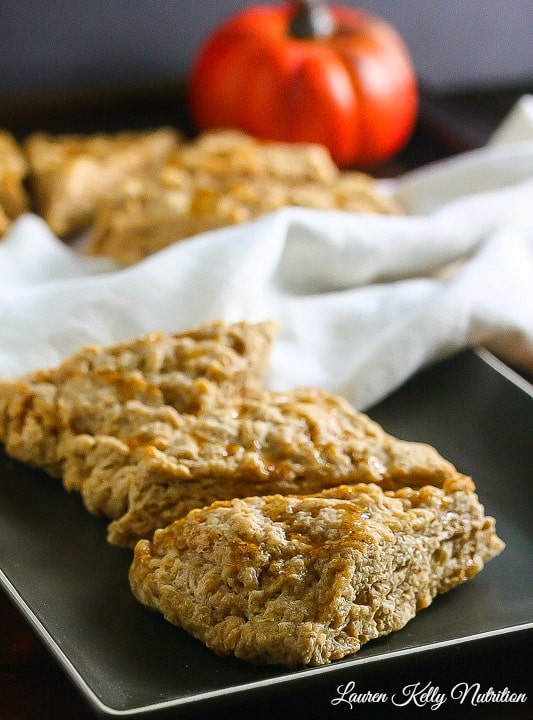 These Gluten-Free Pumpkin Spice Scones with Maple Cinnamon Glaze are the perfect way to start your day! www.laurenkellynutrition.com