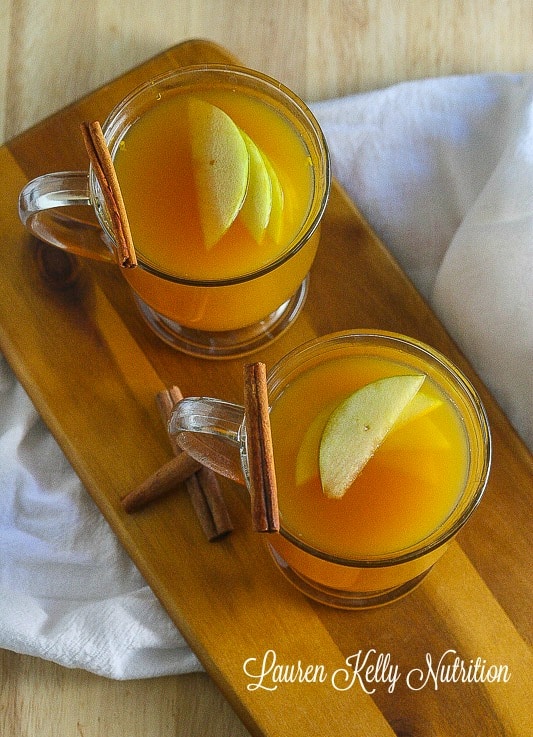 This Spiked Apple Cider from lauren Kelly Nutrition is the cocktail you need this Fall!