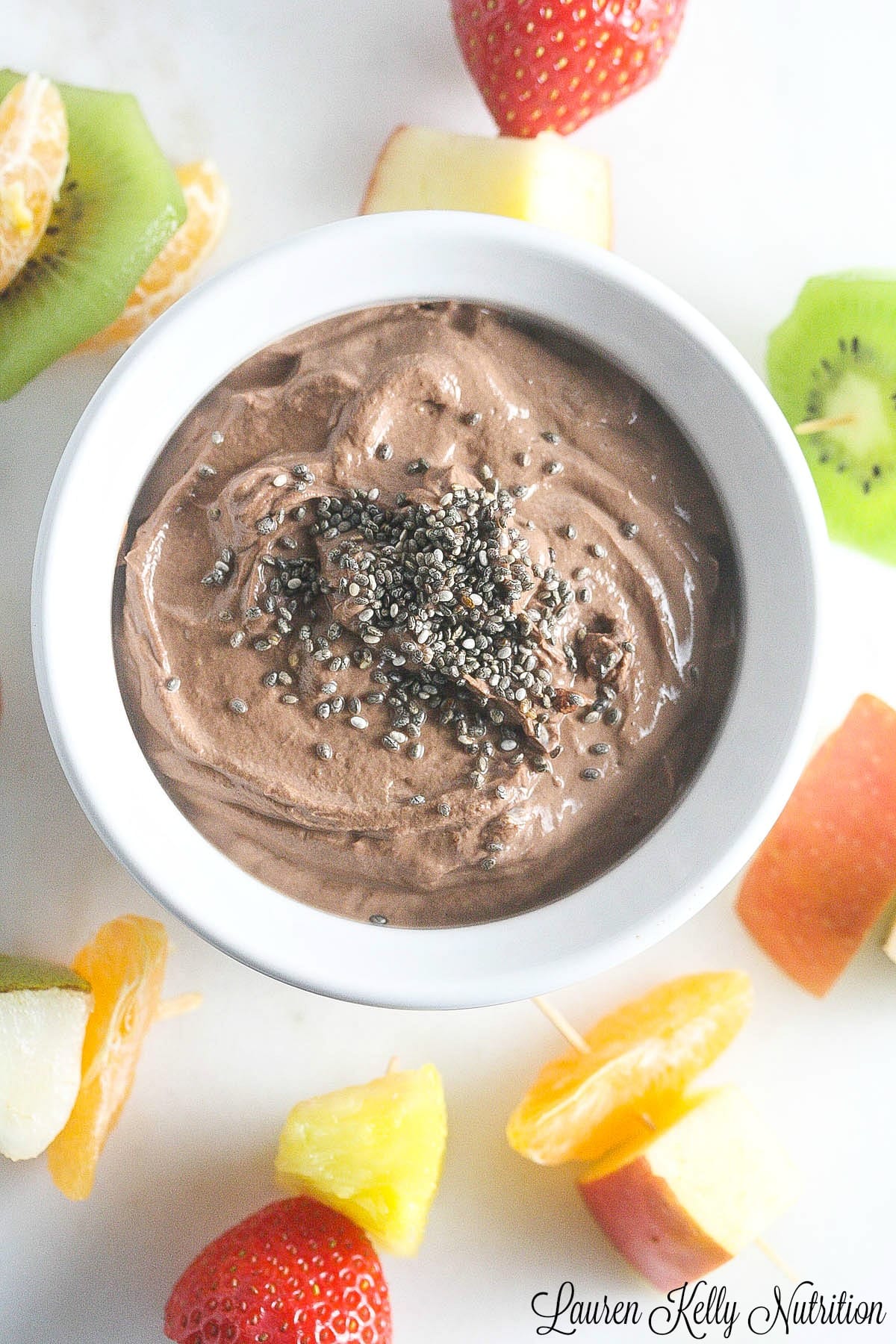 This Chocolate Peanut Butter Dip is packed with protein, antioxidants and fiber and taste DELICIOUS! www.laurenkellynutrition.com