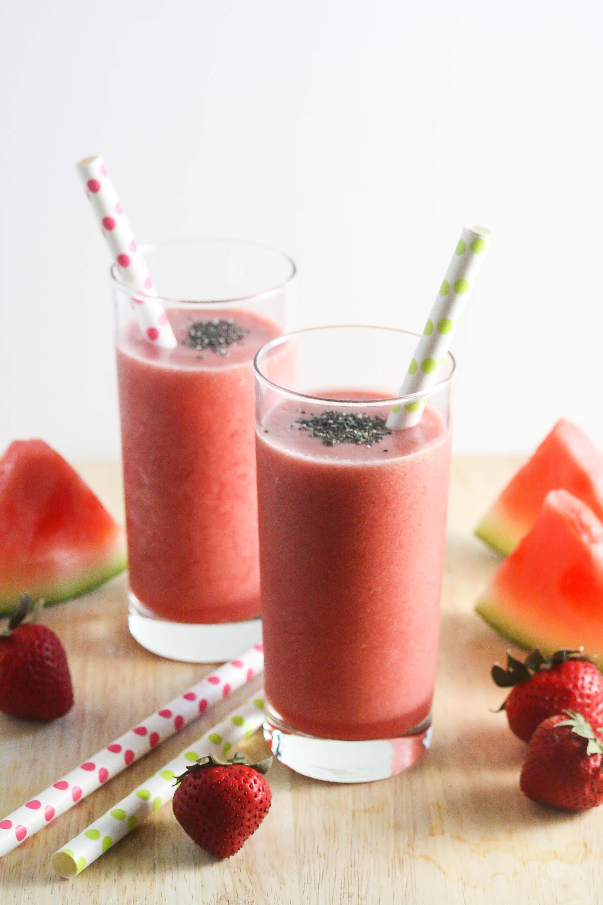 Strawberry Watermelon Smoothie, made with only 3 wholesome ingredients! www.laurenkellynutrition.com