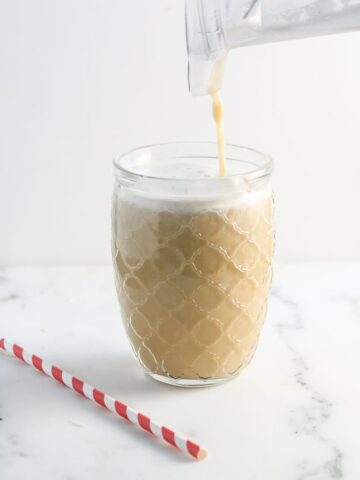 Vanilla Burt’s Bees™ Protein Shakes from Lauren Kelly Nutrition #drinkitallin #ad
