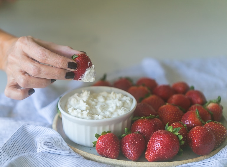 This Skinny Vanilla Cheesecake Dip is light, creamy and made with just 4 ingredients! Brought to you by TruWhip and Lauren Kelly Nutrition #AD