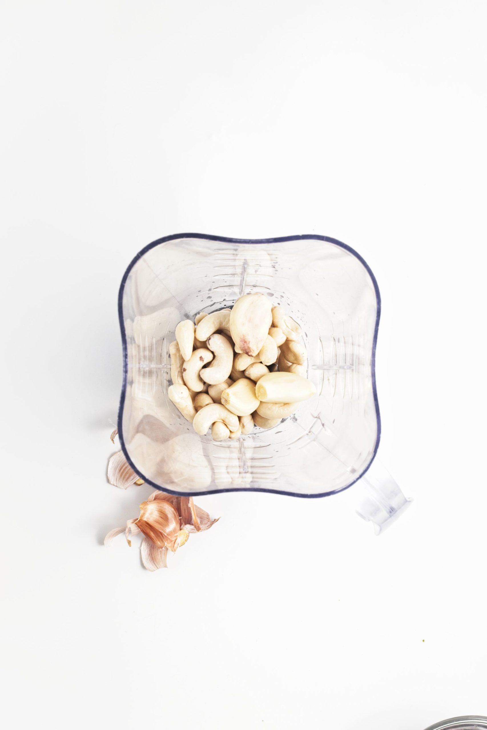 Cashews and garlic in a blender.